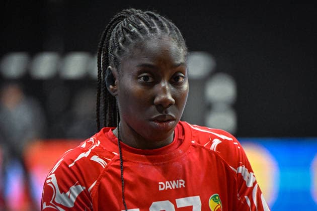 Niederlande, Handball, Weltmeisterschaft der Frauen 2025, Senegal vs Iran, 01.12.2025, Maaspoort Sports & Events, s-Hertogenbosch, Niederlande, Dienaba Sy (Senegal, 27) Copyright: xMarkusxVerwimpx