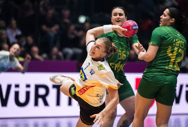251201 Linn Blohm of Sweden during the 2025 IHF Women™s World Championship, WM, Weltmeisterschaft handball match between Sweden and Brazil on December 1, 2025 in Stuttgart. Photo: Emma Wallskog BILDBYRAN COP 320 EW0598 handball, handboll, handball,handboll,handball,bbeng,vm,handba Copyright: EMMAxWALLSKOG BB251201EW017
