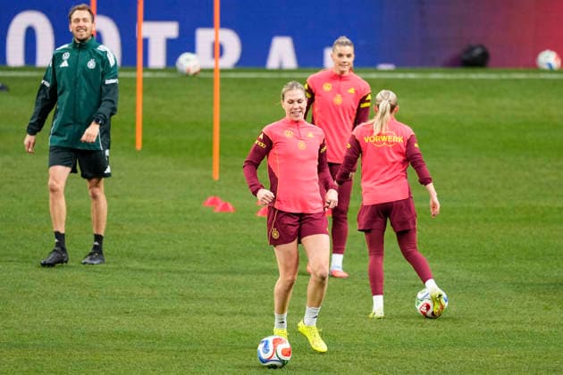 December 1, 2025, Madrid, Madrid, Spain: Rebecca Knaak of Germany during the training session prior her UEFA Women s Nations League 2025 final second leg match against Spain at Riyadh Air Metropolitano stadium on December 01, 2025 in Madrid, Spain. Madrid Spain - ZUMAa181 20251201_zaa_a181_109 Copyright: xOscarxJ.xBarrosox
