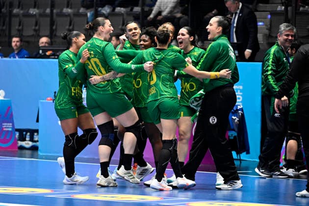 STUTTGART, GERMANY 20251201 Brazil celebrates after a goal during Monday s group stage match in Group G of the Women s Handball World Championship, WM, Weltmeisterschaft between Sweden and Brazil at the Porsche Arena in Stuttgart, Germany.