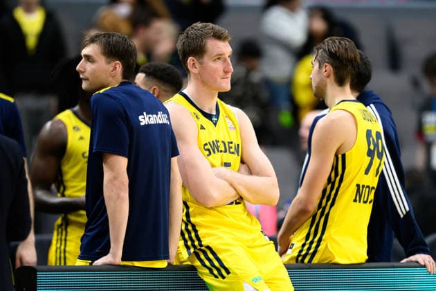 251201 Mattias Markusson of Sweden looks dejected after the FIBA World Cup Qualifier game between Sweden and Slovenia on December 1, 2025 in Gothenburg. Photo: Carl Sandin BILDBYRAN kod CS CS0811 basket basketball vm-kval kval fiba world cup qualifiers sverige slovenien sweden slovenia bbeng depp Copyright: CARLxSANDIN BB251201CS062