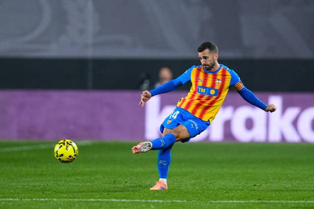 December 1, 2025, Madrid, Madrid, Spain: Jose Gaya of Valencia CF plays the ball during the Spanish League, LaLiga EA Sports, football match played between Rayo Vallecano and Valencia CF at Estadio de Vallecas on December 01, 2025, in Madrid, Spain. Madrid Spain - ZUMAa181 20251201_zaa_a181_146 Copyright: xDennisxAgyemanx