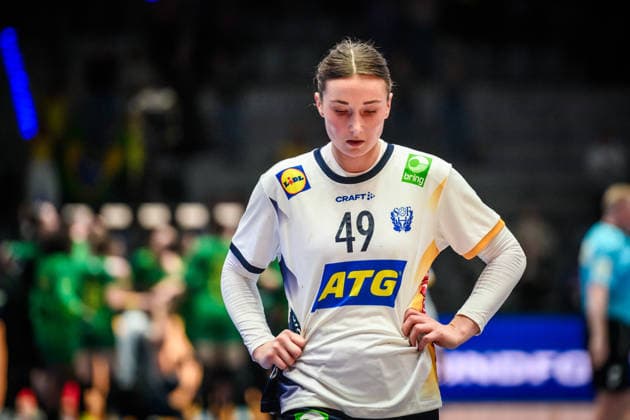 Olivia Lofqvist (Schweden, 49) - sichtlich enttaeuscht nach Niederlage gegen Brasilien GER, Schweden - Brasilien, Handball Weltmeisterschaft, Vorrunde, Gruppe G, 01.12.2025 GER, Schweden - Brasilien, Handball Weltmeisterschaft, Vorrunde, Gruppe G, 01.12.2025 Stuttgart Copyright: xSandyxDinkelackerx EP_SDR
