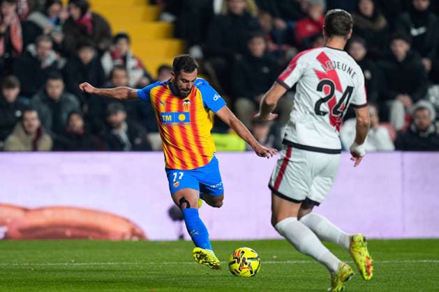 December 1, 2025, Madrid, Madrid, Spain: Luis Rioja of Valencia CF shoots during the Spanish League, LaLiga EA Sports, football match played between Rayo Vallecano and Valencia CF at Estadio de Vallecas on December 01, 2025, in Madrid, Spain. Madrid Spain - ZUMAa181 20251201_zaa_a181_166 Copyright: xDennisxAgyemanx