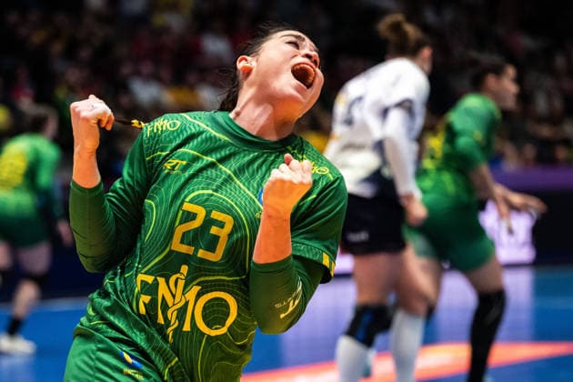 251201 Giulia Guarieiro of Brazil celebrates during the 2025 IHF Women™s World Championship, WM, Weltmeisterschaft handball match between Sweden and Brazil on December 1, 2025 in Stuttgart. Photo: Emma Wallskog BILDBYRAN COP 320 EW0598 handball handboll handball bbeng vm handball-vm handbolls-vm ihf handball world championship world handball championship 2025 world championship 2025 sverige sweden brasilien dam jubel Copyright: EMMAxWALLSKOG BB251201EW082