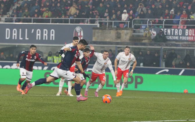 Bologna s Riccardo Orsolini penalty during the Serie A soccer match between Bologna and Cremonese at the Renato Dall™Ara Stadium in Bologna -Monday, December 1, 2025. - Soccer .  Copyright: xGiannixSantandrea LaPressex