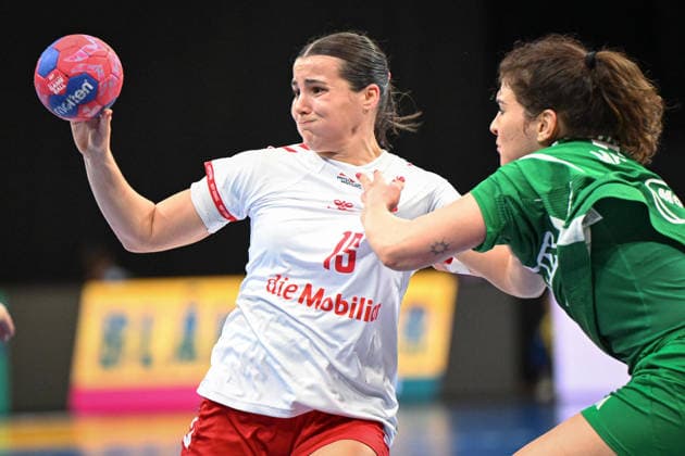 Niederlande, Handball, Weltmeisterschaft der Frauen 2025, Ungarn vs Schweiz, 01.12.2025, Maaspoort Sports & Events, s-Hertogenbosch, Niederlande, Norma Goldmann (Schweiz, 15) Copyright: xMarkusxVerwimpx