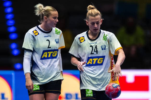 251201 Clara Lerby and Nathalie Hagman of Sweden during the 2025 IHF Women™s World Championship, WM, Weltmeisterschaft handball match between Sweden and Brazil on December 1, 2025 in Stuttgart. Photo: Emma Wallskog BILDBYRAN COP 320 EW0598 handball handboll handball bbeng vm handball-vm handbolls-vm ihf handball world championship world handball championship 2025 world championship 2025 sverige sweden brasilien dam Copyright: EMMAxWALLSKOG BB251201EW101