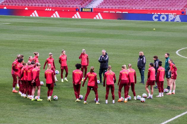Madrid, Deutschland 01. Dezember 2025: UEFA Nations League Women - Finale - Abschlusstraining - 2025 - Spanien vs. Deutschland Im Bild: Die Spielerinnen der deutschen Fußballnationalmannschaft der Frauen im Mannschaftskreis beim Abschlusstraining vor dem Finalspiel der Women™s Nations League gegen Spanien in Madrid. Estado Metropolitano Copyright: xFotostandx xFantinix