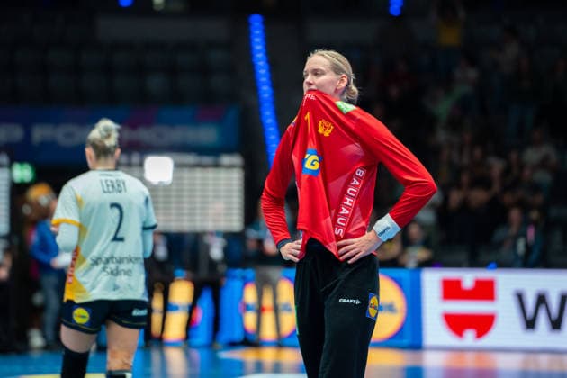 Handball I Frauen I Weltmeisterschaft I Vorrunde I 3. Spieltag I Schweden - Brasilien I 01.12.2025 Johanna Bundsen (1, Schweden) enttäuscht nach der Niederlage Stuttgart Porsche Arena Baden-Württemberg Deutschland Copyright: xLobeca MaxxPetershansx