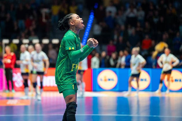 Handball I Frauen I Weltmeisterschaft I Vorrunde I 3. Spieltag I Schweden - Brasilien I 01.12.2025 Bruna de Paula (2, Brasilien) jubelt Stuttgart Porsche Arena Baden-Württemberg Deutschland Copyright: xLobeca MaxxPetershansx
