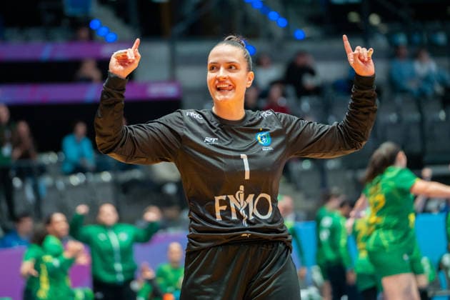 Handball I Frauen I Weltmeisterschaft I Vorrunde I 3. Spieltag I Schweden - Brasilien I 01.12.2025 Gabriela Goncalves Dias Moreschi (1, Brasilien) jubelt Stuttgart Porsche Arena Baden-Württemberg Deutschland Copyright: xLobeca MaxxPetershansx