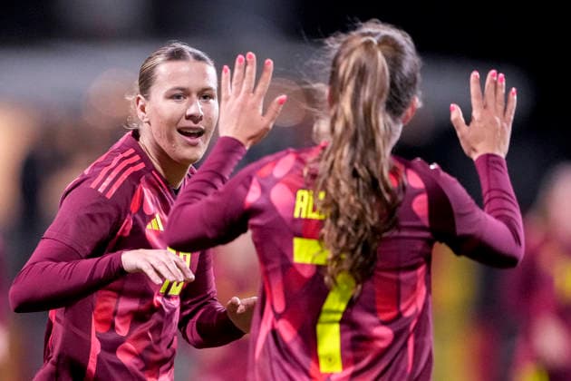 v.li.: Torschützin Larissa Mühlhaus (Deutschland, 10), Mara Alber (Deutschland, 7), Spielerinnen der deutschen U23-Auswahl, jubeln über das Tor zum 1:0, Jubel, Torjubel, Torerfolg, celebrate the goal, goal, celebration, jubelt ueber das Tor, Freuen, Freude, freut sich, optimistisch, positiv, Spielszene, Highlight, Action, Aktion, 01.12.2025, Frankfurt am Main (Deutschland), Fussball, Länderspiel, U23-Frauen, Deutschland - Frankreich, DFB DFL REGULATIONS PROHIBIT ANY USE OF PHOTOGRAPHS AS IMAGE SEQUENCES AND OR QUASI-VIDEO.