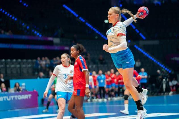 Handball I Frauen I Weltmeisterschaft I Vorrunde I 3. Spieltag I Tschechien - Kuba I 01.12.2025 Veronika Vavrova (39, Tschechien) im Wurf Stuttgart Porsche Arena Baden-Württemberg Deutschland Copyright: xLobeca MaxxPetershansx