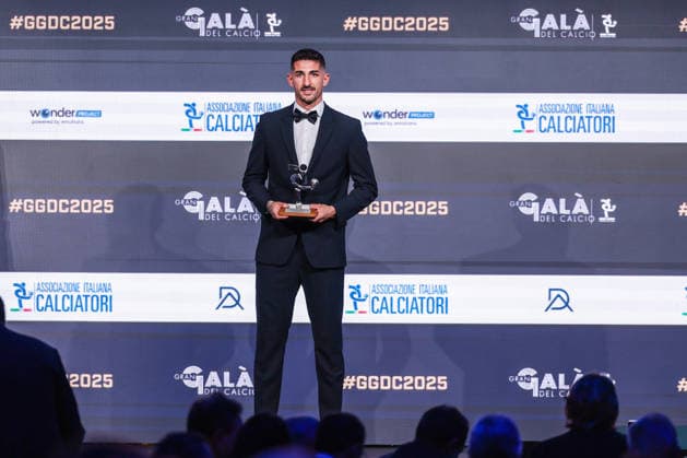 Alessandro Deiola of Cagliari Calcio receives the award as Best Goal of Season 2024-2025 during the Gran Galà del Calcio 2025 Oscar del Calcio Awards AIC at Spazio Antologico East End Studios in Milan Milan Italy Copyright: xBEAUTIFULxSPORTS Carabellix