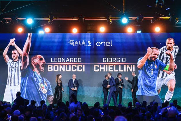 Giorgio Chiellini and Leonardo Bonucci Italian Former Football Players receive the Legends Award seen during the Gran Galà del Calcio 2025 Oscar del Calcio Awards AIC at Spazio Antologico East End Studios in Milan Milan Italy Copyright: xBEAUTIFULxSPORTS Carabellix