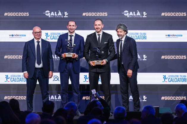 (2L-2R) Giorgio Chiellini and Leonardo Bonucci Italian Former Football Players receive the Legends Award seen during the Gran Galà del Calcio 2025 Oscar del Calcio Awards AIC at Spazio Antologico East End Studios in Milan Milan Italy Copyright: xBEAUTIFULxSPORTS Carabellix