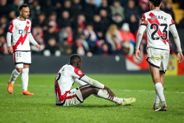 Rayo Vallecano vs. Valencia MADRID, MA - 01.12.2025: RAYO VALLECANO VS. VALENCIA - Nobel Mendy injured during Rayo Vallecano vs Valencia CF held at Estadio de Vallecas in Madrid, Ma. (Photo: Santiago Regaira Fotoarena) x2851566x  SantiagoxRegaira