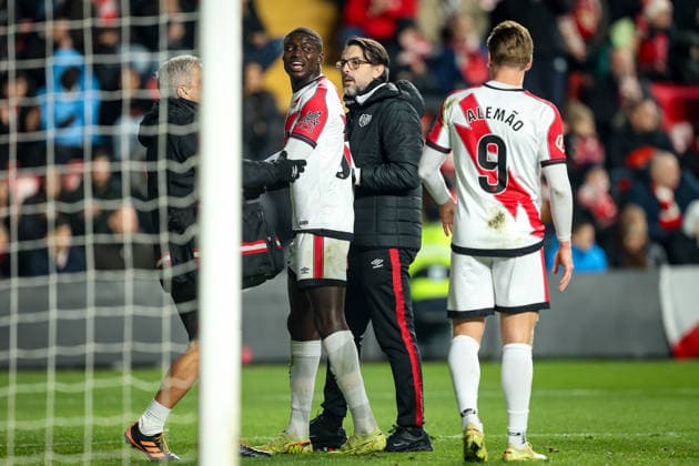 Rayo Vallecano vs. Valencia MADRID, MA - 01.12.2025: RAYO VALLECANO VS. VALENCIA - Nobel Mendy leaves the field injured during Rayo Vallecano vs Valencia CF held at Estadio de Vallecas in Madrid, Ma. (Photo: Santiago Regaira Fotoarena) x2851567x  SantiagoxRegaira