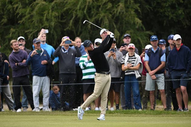 AUSTRALIAN OPEN GOLF PRO AM, Northern Ireland s Rory McIlroy plays a shot during a practice round ahead of the Australian Open Pro Am at the Royal Melbourne Golf Club in Melbourne, Tuesday, December 2, 2025. ( NO ARCHIVING MELBOURNE VICTORIA AUSTRALIA Royal Melbourne Golf Club  Copyright: xJAMESxROSSx 20251202131638875750