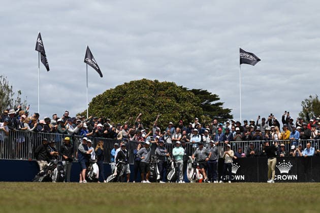 AUSTRALIAN OPEN GOLF PRO AM, A general view as Northern Ireland s Rory McIlroy tee™s off on the first hole during a practice round ahead of the Australian Open Pro Am at the Royal Melbourne Golf Club in Melbourne, Tuesday, December 2, 2025. ( NO ARCHIVING MELBOURNE VICTORIA AUSTRALIA Royal Melbourne Golf Club  Copyright: xJAMESxROSSx 20251202136148361050