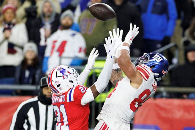 New England Patriots safety Jaylinn Hawkins (L) breaks up the attempted reception by New York Giants tight end Theo Johnson (R) during the first half at Gillette Stadium in Foxborough, Massachusetts on Monday, December 01, 2025.  BOP20251201018 CJxGUNTHER