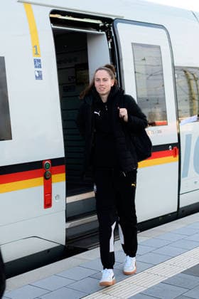 Handball, Frauen Deutschland - Bahnreise nach Dortmund Torhueterin Sarah Wachter (Deutschland) Deutschland