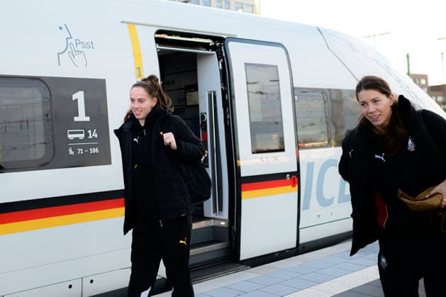 Handball, Frauen Deutschland - Bahnreise nach Dortmund Torhueterin Sarah Wachter (Deutschland) Deutschland
