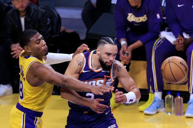 December 1, 2025, Los Angeles, California, USA: Rui Hachimura 28 of the Los Angeles Lakers passes the rebound before Dillon Brooks 3 of the Phoenix Suns during their regular season NBA, Basketball Herren, USA game on Monday December 1, 2025 at Crypto.com Arena in Los Angeles, California. ARIANA RUIZ PI Los Angeles USA - ZUMAp124 20251201_zaa_p124_007 Copyright: xArianaxRuizx