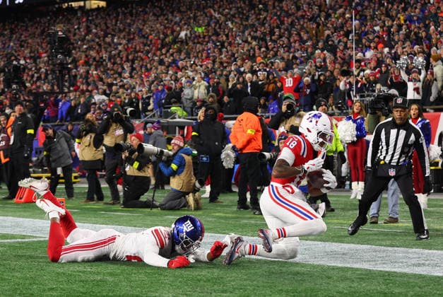 December 1, 2025; Foxborough, MA, USA; New England Patriots wide receiver Kyle Williams (18) catches a touchdown pass defended by New York Giants cornerback Paulson Adebo (21) during the NFL, American Football Herren, USA game between New York Giants and New England Patriots at Gillette Stadium in Foxborough, MA. Foxborough United States - ZUMAc04_ 20251201_zma_c04_054 Copyright: xAnthonyxNesmithx