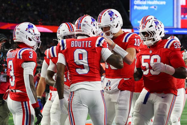 December 1, 2025; Foxborough, MA, USA; New England Patriots wide receiver Kayshon Boutte (9) celebrates his touchdown catch with teammates during the NFL, American Football Herren, USA game between New York Giants and New England Patriots at Gillette Stadium in Foxborough, MA. Foxborough United States - ZUMAc04_ 20251201_zma_c04_060 Copyright: xAnthonyxNesmithx