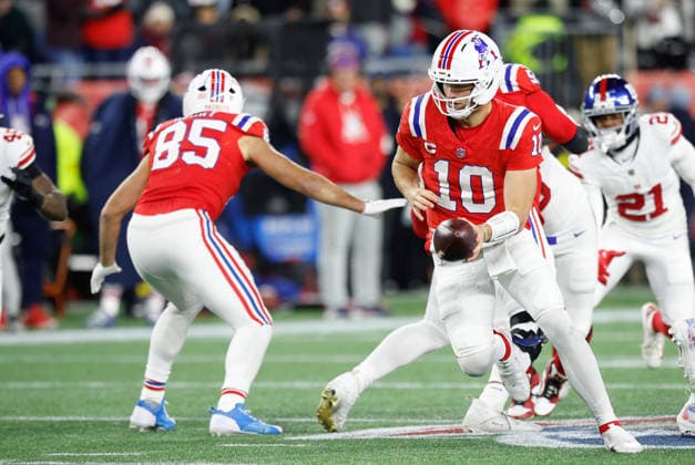 December 1, 2025; Foxborough, MA, USA; New England Patriots quarterback Drake Maye (10) in action during the NFL, American Football Herren, USA game between New York Giants and New England Patriots at Gillette Stadium in Foxborough, MA. Foxborough United States - ZUMAc04_ 20251201_zma_c04_079 Copyright: xAnthonyxNesmithx