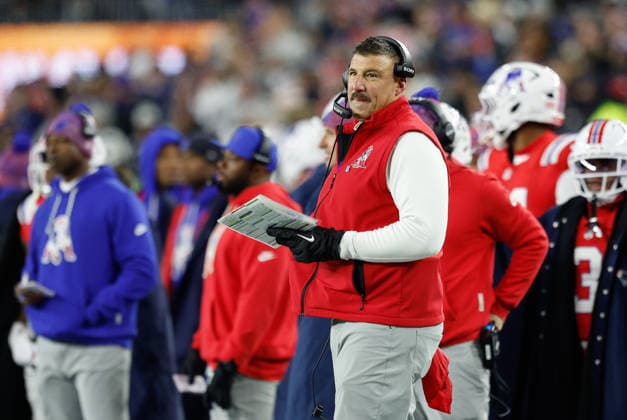 December 1, 2025; Foxborough, MA, USA; New England Patriots head coach Mike Vrabel during the NFL, American Football Herren, USA game between New York Giants and New England Patriots at Gillette Stadium in Foxborough, MA. Foxborough United States - ZUMAc04_ 20251201_zma_c04_086 Copyright: xAnthonyxNesmithx