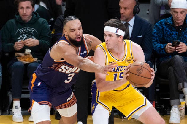 December 1, 2025, Los Angeles, California, United States: Los Angeles Lakers™ Austin Reaves (15) is defended by Phoenix Suns™ Dillon Brooks (3) during an NBA, Basketball Herren, USA basketball game, in Los Angeles Monday Dec. 1, 2025. Los Angeles United States - ZUMAs197 20251201_aaa_s197_348 Copyright: xRingoxChiux