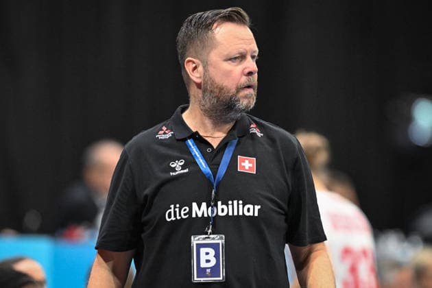 Niederlande, Handball, Weltmeisterschaft der Frauen 2025, Ungarn vs Schweiz, 01.12.2025, Maaspoort Sports & Events, s-Hertogenbosch, Niederlande, Knut Ove Joa (Schweiz, Nationaltrainer) Copyright: xMarkusxVerwimpx