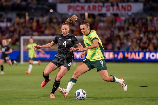 CJ Bott (4 New Zealand) and Caitlin Foord (9 Australia) battle for the ball duel during the International Friendly, Länderspiel, Nationalmannschaft game between Australia and New Zealand at Coopers Stadium in Adelaide, Australia. Copyright: xNoexLlamasx xSPPx Sportspressphoto_SPR68979