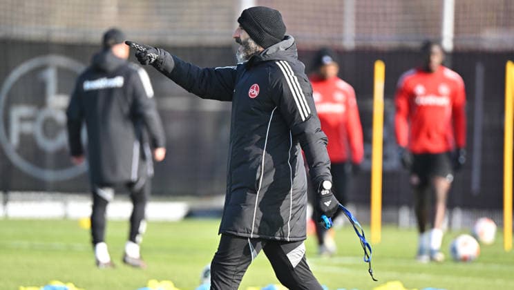02.12.2025 - Fussball - 2. Fussball - Bundesliga - Saison 2025 2026 - 1. FC Nürnberg Nuernberg FCN ( Club ) - Training - Sportfoto Zink - xwoxzix - Javier Pinola (Co-Trainer 1. FC Nürnberg FCN )