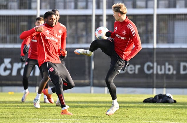 02.12.2025 - Fussball - 2. Fussball - Bundesliga - Saison 2025 2026 - 1. FC Nürnberg Nuernberg FCN ( Club ) - Training - Sportfoto Zink - xwoxzix - Winners Osawe (38, 1. FC Nürnberg FCN ) Tim Drexler (15, 1. FC Nürnberg FCN )