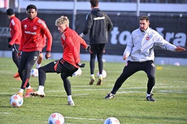 02.12.2025 - Fussball - 2. Fussball - Bundesliga - Saison 2025 2026 - 1. FC Nürnberg Nuernberg FCN ( Club ) - Training - Sportfoto Zink - xwoxzix - Winners Osawe (38, 1. FC Nürnberg FCN ) Tim Drexler (15, 1. FC Nürnberg FCN ) Miroslav Miro Klose ( Trainer 1. FC Nürnberg FCN )