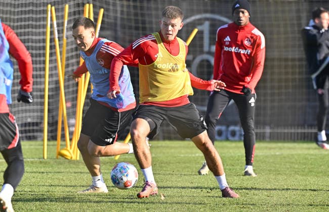 02.12.2025 - Fussball - 2. Fussball - Bundesliga - Saison 2025 2026 - 1. FC Nürnberg Nuernberg FCN ( Club ) - Training - Sportfoto Zink - xwoxzix - Julian Justvan (10, 1. FC Nürnberg FCN ) Finn Ole Becker (25, 1. FC Nürnberg FCN )