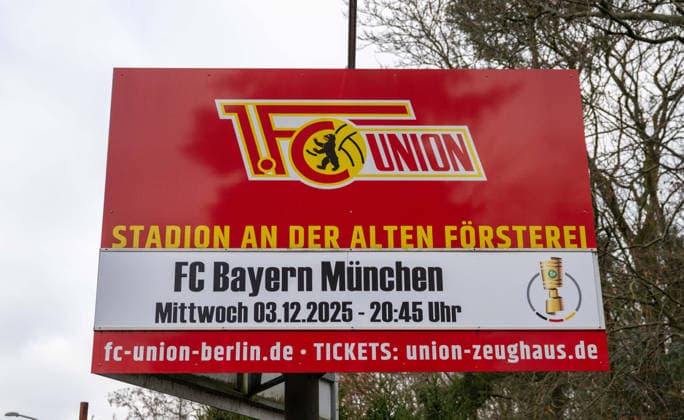 Fußball, Herren, Saison 2025 2026, 1. Bundesliga, 1. FC Union Berlin, Anzeigetafel mit der Paarung 1. FC Union - FC Bayern München (DFB-Pokal), 02.12. 2025, Copyright: xMatthiasxKochx