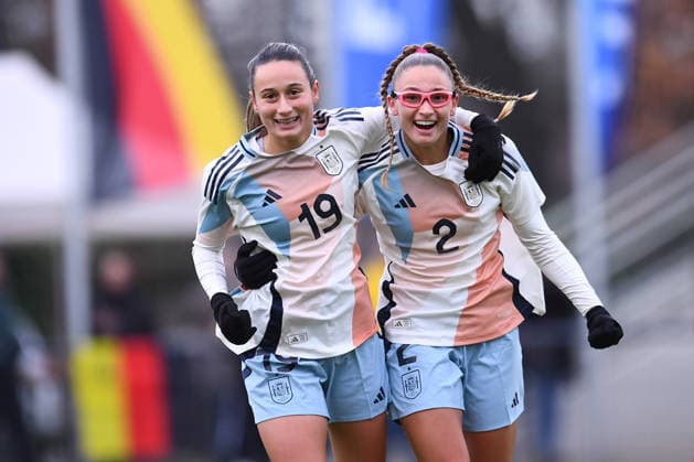 Fußball EM Qualifikation U19-Juniorinnen: Deutschland - Spanien am 02.12.2025 in der Sportschule Wedau in Duisburg Torjubel zum 0:2 durch Noa Jimenez ( Spanien ), rechts - Alba Cerrato ( Spanien ), links DFB regulations prohibit any use of photographs as image sequences and or quasi-video. Nordrhein-Westfalen Deutschland *** Soccer European Championship Qualification U19 Juniors Germany Spain on 02 12 2025 at the Sportschule Wedau in Duisburg Goal celebration to 0 2 by Noa Jimenez Spain , right Alba Cerrato Spain , left DFB regulations prohibit any use of photographs as image sequences and or quasi video Nordrhein Westfalen Germany