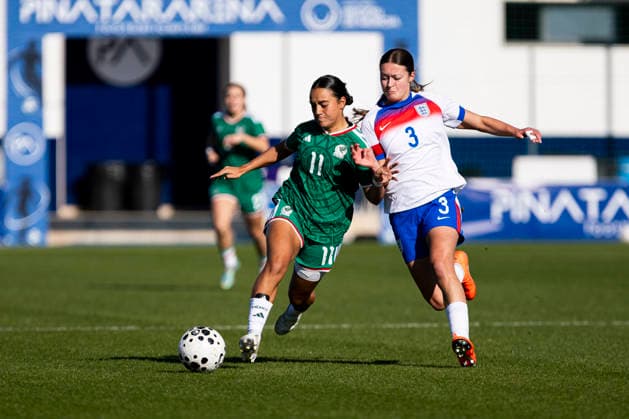 ENGLAND U20 vs MEXICO U20 Women s. MARIA GONZALEZ, PLAYER FOR THE MEXICAN U20 national team, Nationalteam DURING THE MATCH, RACHEL MALTBY, CAPTAIN AND PLAYER OF THE ENGLAND U20 TEAM, DURING THE MATCH,, Women s friendly match between England U20 vs Mexico U20, Pinatar Arena Football Center, San Pedro del Pinatar, Region of Murcia, December 2, 2025. San Pedro del Pinatar Pinatar Arena Football Center Region de Murcia Spain Copyright: xPascuxMà ndezx