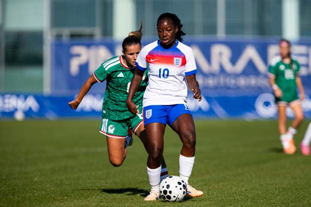 ENGLAND U20 vs MEXICO U20 WomenÂ s. LOIS SHOOTER, PLAYER FOR THE ENGLAND U20 TEAM, DURING THE MATCH, Women s friendly match between England U20 vs Mexico U20, Pinatar Arena Football Center, San Pedro del Pinatar, Region of Murcia, December 2, 2025. San Pedro del Pinatar Pinatar Arena Football Center Region de Murcia Spain Copyright: xPascuxMÃ ndezx