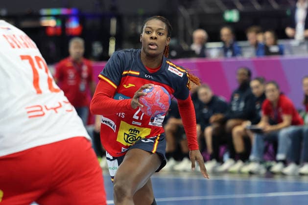 GER, Dortmund, 27th Wommen s World Championship, WM, Weltmeisterschaft 2025, Hauptrunde Main Round, Gruppe II 1. Runde: Spanien (ESP) vs. Serbien (SRB) 02.12.2025, Westfalenhalle, Dortmund, GER, Dortmund, 27th Wommen s World Championship 2025, Hauptrunde Main Round, Gruppe II 1. Runde: Spanien (ESP) vs. Serbien (SRB) , im Bild: Daniela Patricia SO DELGADO-PINTO (ESP 27), Einzelaktion, Ganzkörper Ganzkoerper, Ball,