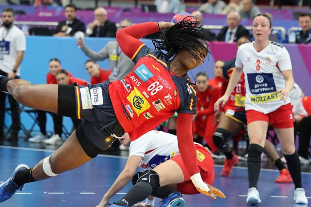GER, Dortmund, 27th Wommen s World Championship, WM, Weltmeisterschaft 2025, Hauptrunde Main Round, Gruppe II 1. Runde: Spanien (ESP) vs. Serbien (SRB) 02.12.2025, Westfalenhalle, Dortmund, GER, Dortmund, 27th Wommen s World Championship 2025, Hauptrunde Main Round, Gruppe II 1. Runde: Spanien (ESP) vs. Serbien (SRB) , im Bild: Lyndie TCHAPTCHET DEFO (ESP 68), frei vor dem Tor