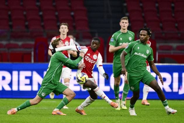 AMSTERDAM (l-r) Tika de Jonge of FC Groningen, Pharell Nash of AFC Ajax, Tyrique Mercera of FC Groningen during the remainder of the Dutch Eredivisie match between AFC Ajax and FC Groningen at the Johan Cruijff ArenA, without an audience, on December 2, 2025, in Amsterdam, Netherlands. The match was abandoned after supporters set off fireworks twice. ANP OLAF KRAAK Eredivisie 2025-2026 xVIxANPxSportx xxANPxIVx 543676506 originalFilename: 543676506.jpg