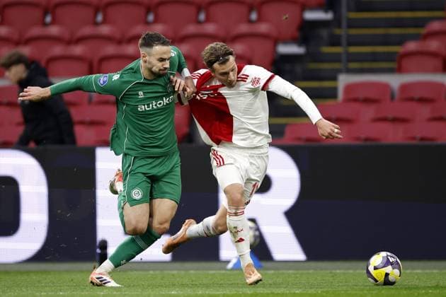 AMSTERDAM - (l-r) Marco Rente of FC Groningen, Mika Godts of Ajax during the Dutch Eredivisie match between AFC Ajax and FC Groningen at the Johan Cruijff ArenA on December 2, 2025, in Amsterdam, Netherlands. ANP Hollandse Hoogte MAURICE VAN STEEN Eredivisie 2025-2026 xVIxANPxSportx xMauricexvanxSteenxIVx 543679120 originalFilename: 543679120.jpg