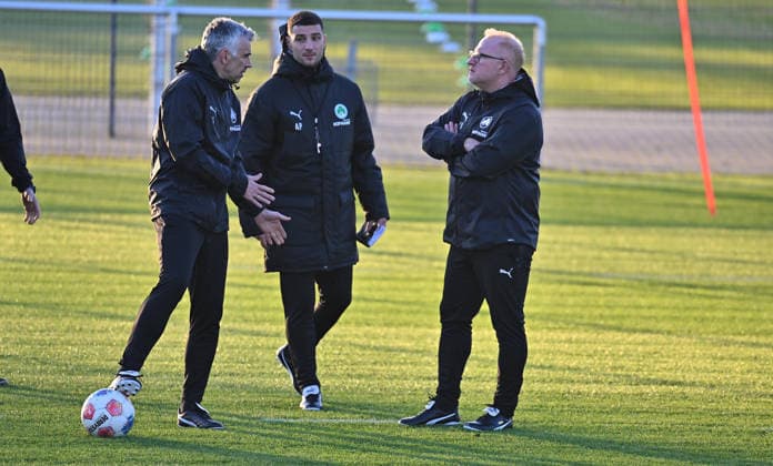 02.12.2025 - Fussball - 2. Bundesliga - Saison 2025 2026 - SpVgg Greuther Fürth Fuerth ( Kleeblatt ) - Training - - xwoxzix - Danny Schwarz (Co-Trainer SpVgg Greuther Fürth ) Aleksandro Petrovic ( Co-Trainer SpVgg Greuther Fürth ) Heiko Vogel ( Trainer SpVgg Greuther Fürth )