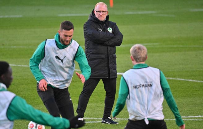 02.12.2025 - Fussball - 2. Bundesliga - Saison 2025 2026 - SpVgg Greuther Fürth Fuerth ( Kleeblatt ) - Training - - xwoxzix - Heiko Vogel ( Trainer SpVgg Greuther Fürth )